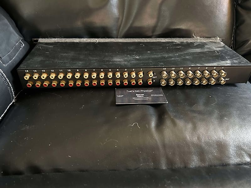 Distribution Technology 15 Port Stereo Audio Composite Video A/V Switch Rack Mounted