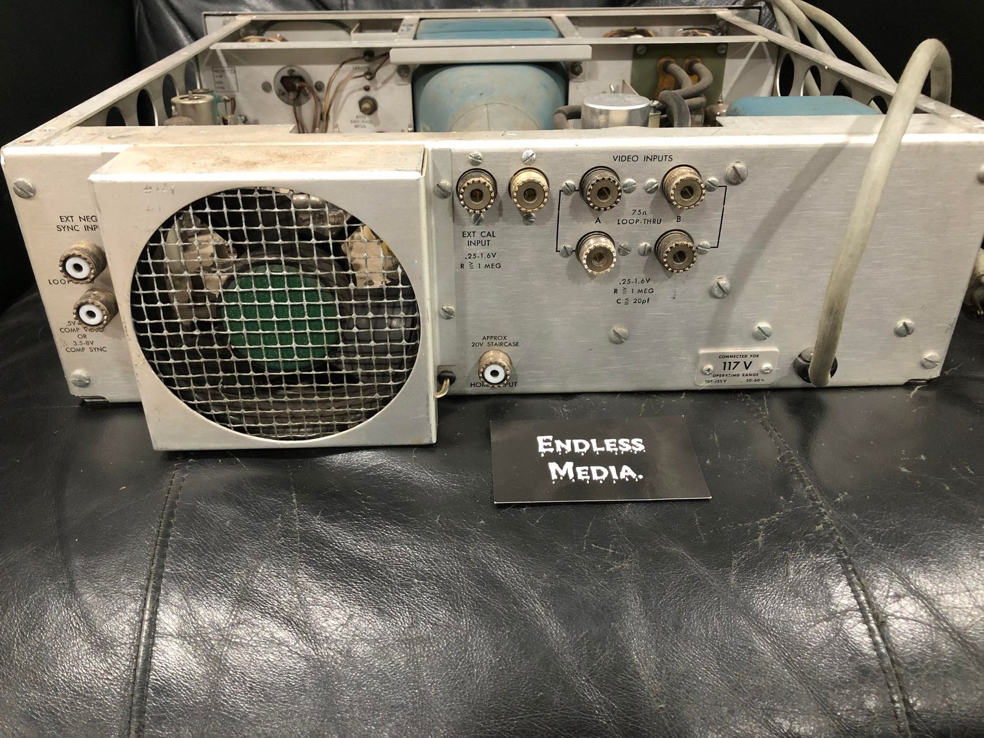 Tektronix Type RM 527 Waveform Monitor - Endless Media