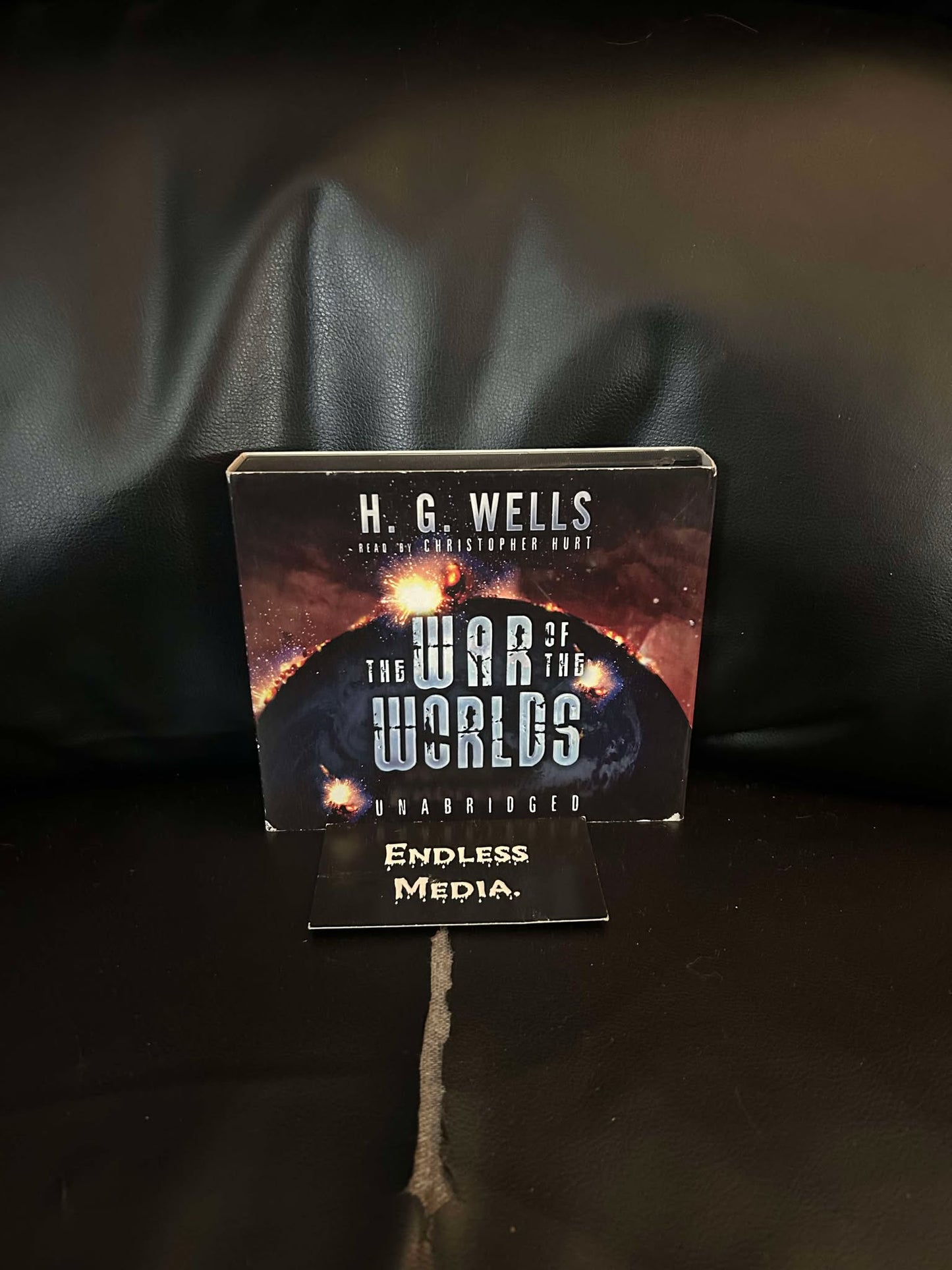 War of the Worlds by Wells, H G, and Hurt, Christopher (Audiobook) (Very Good)