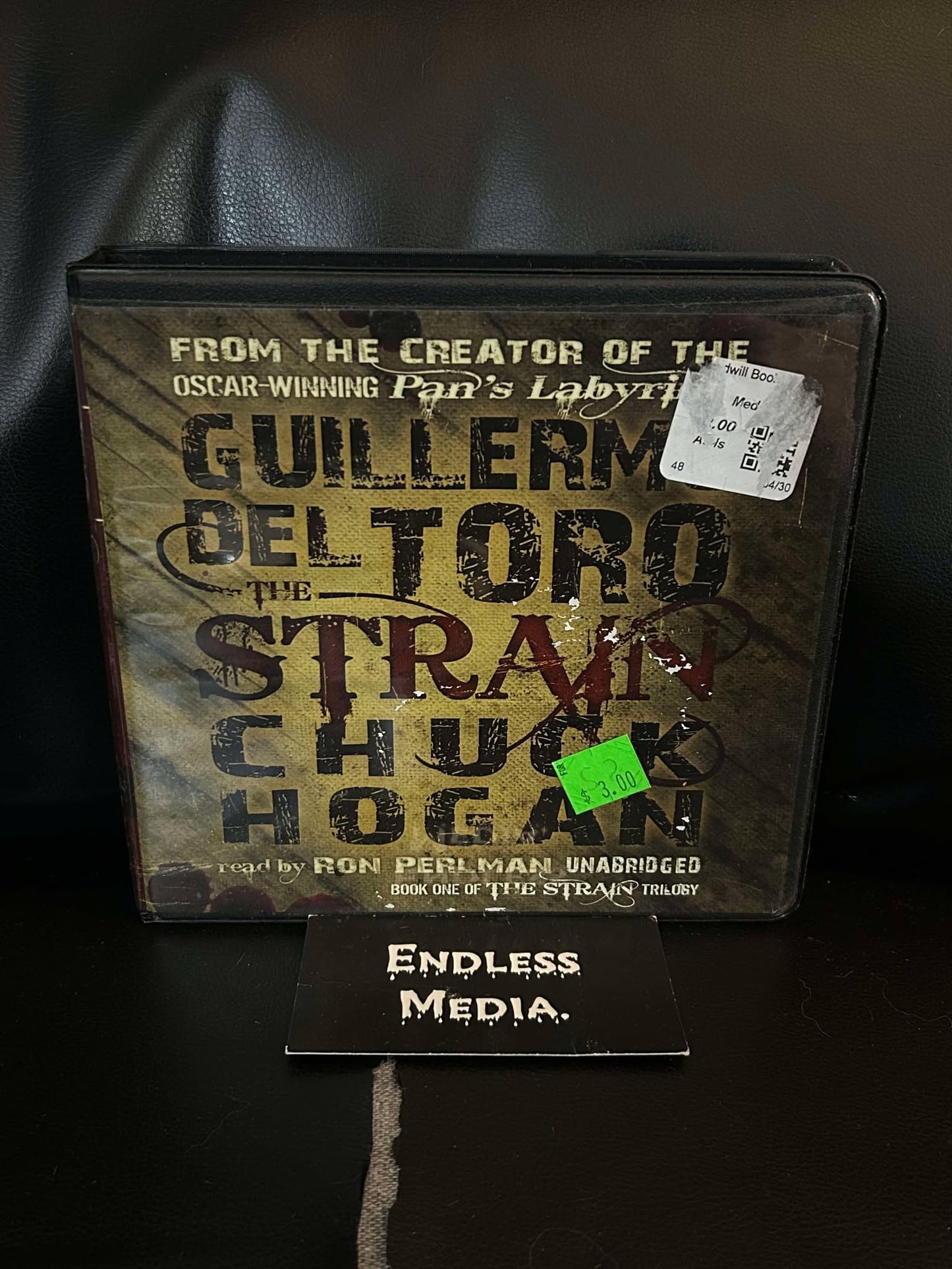 The Strain by del Toro, Guillermo, and Hogan, Chuck, and Perlman, Ron [Audiobook] (Very Good)