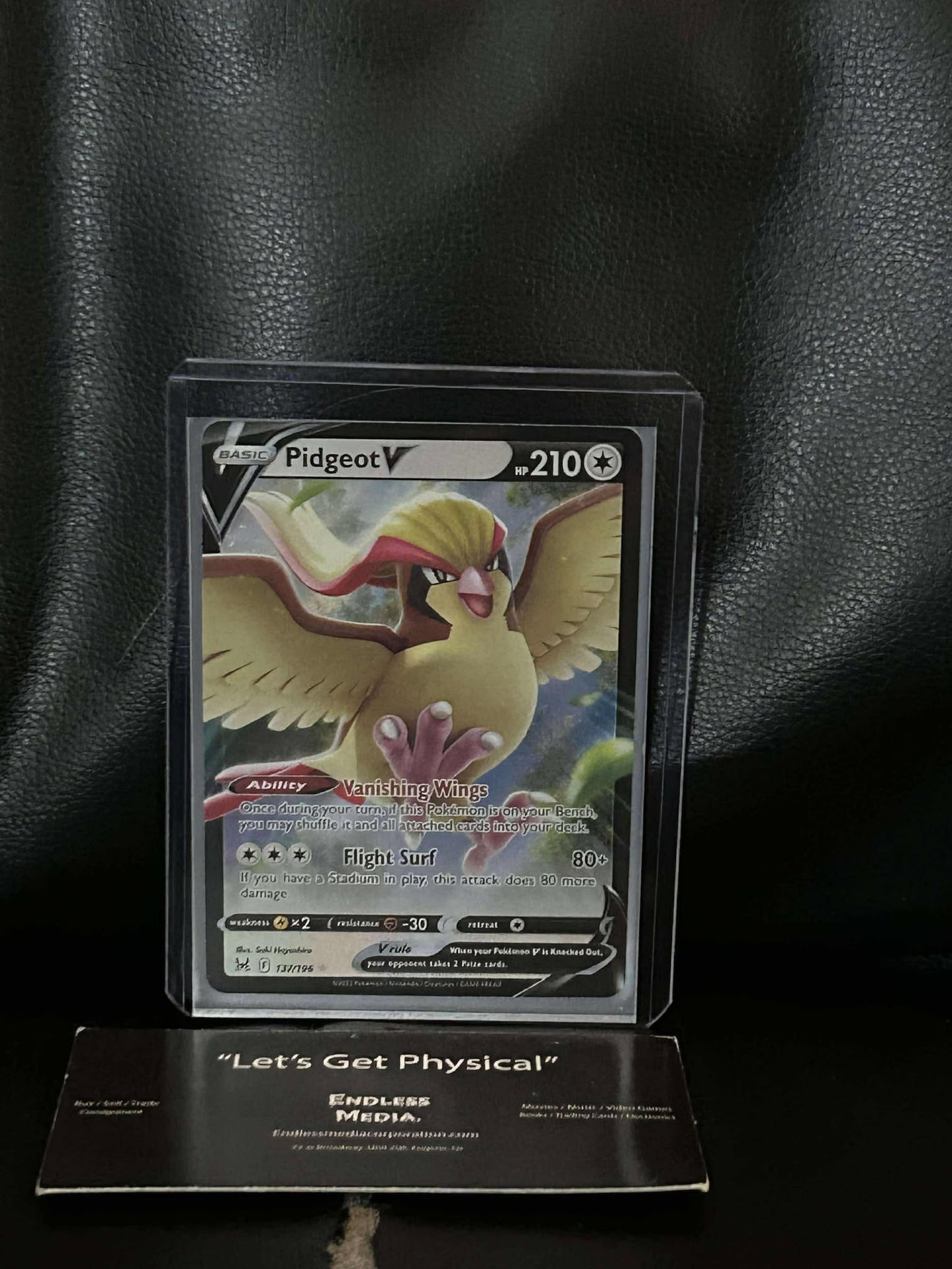 Pidgeot V [SWSH11 - 137/196] Pokemon Trading Card