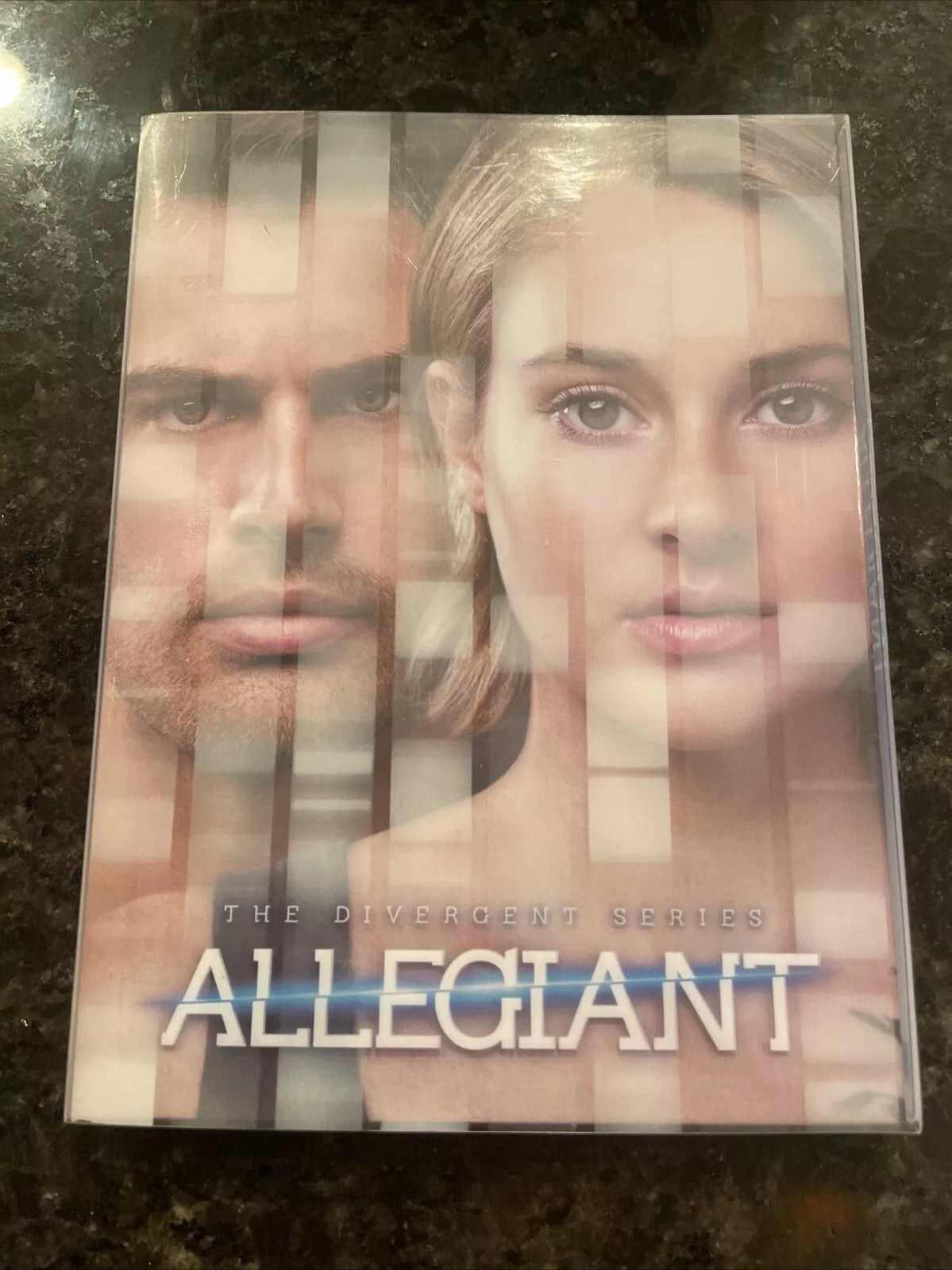 The Divergent Series: Allegiant [Deluxe Edition] Blu-ray (Very Good)